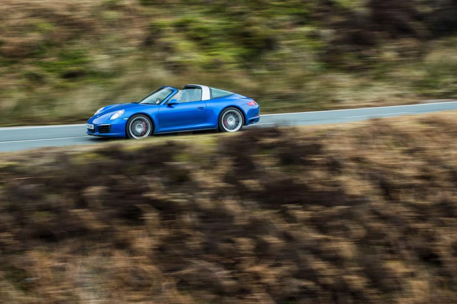  Porsche 911 Targa 4S 2016 года  (UK) (фото 20 из 40)